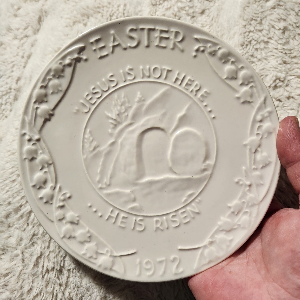 Frankoma Pottery 1972 Easter  Plate Oral Roberts Association White "HE IS RISEN"